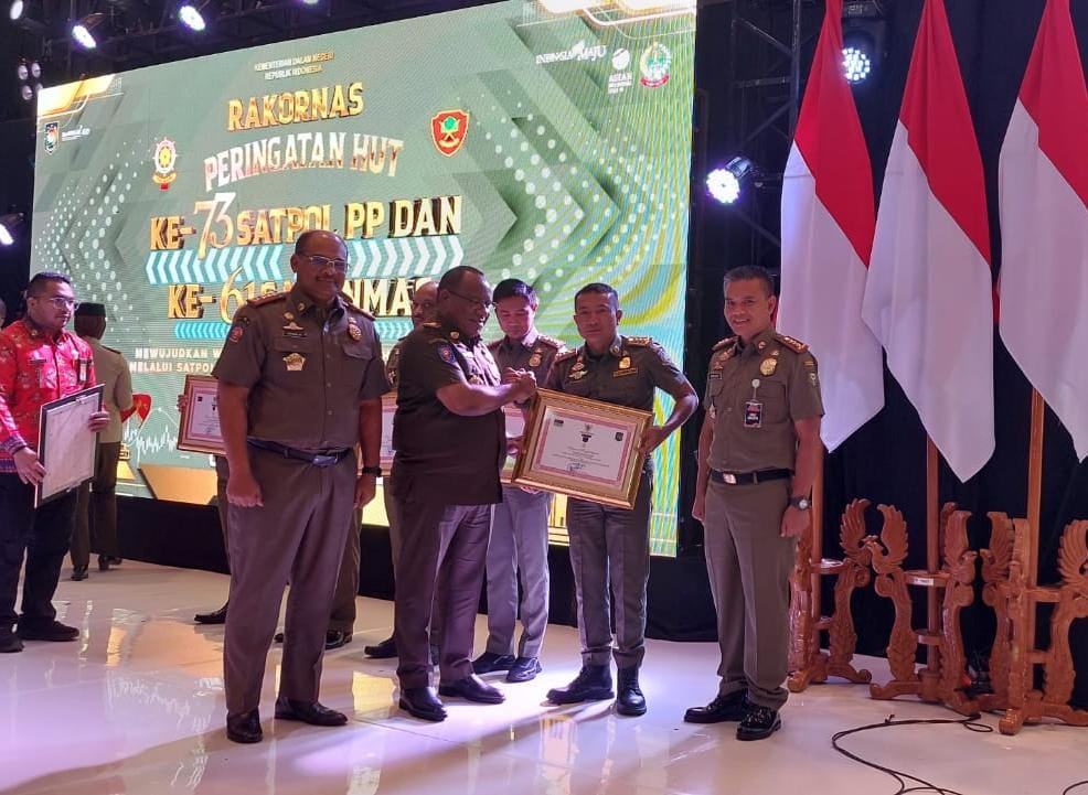 Satpol PP Kota Tangsel Raih Penghargaan Karya Bakti dari Kemendagri Foto: Ist