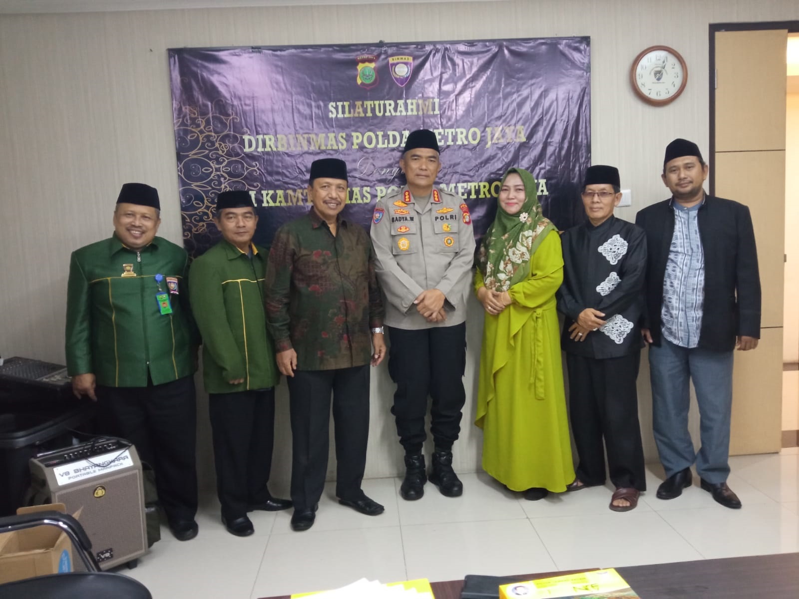 Sejalan Dengan Larangan Bukber KH Rasud Syakir (dua dari kanan) sebagai anggota Da’i Khamtibmas Polda Metro Jaya. (Foto: Sudin Antoro). (Ist)