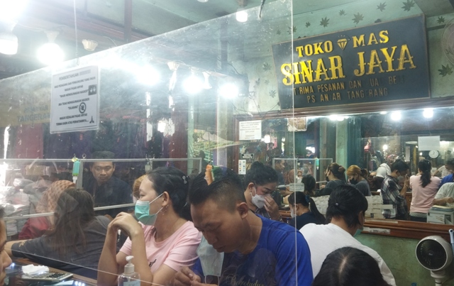 Suasana toko emas di Pasar  Anyar, Kota Tangerang