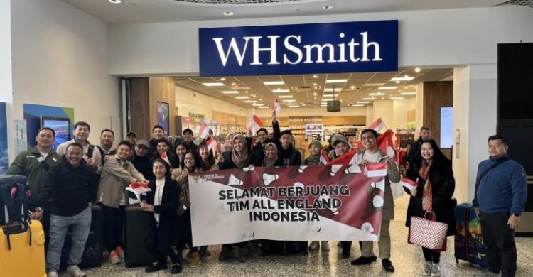 Tim bulutangkis Indonesia telah tiba di Inggris untuk mengikuti kejuaraan All England