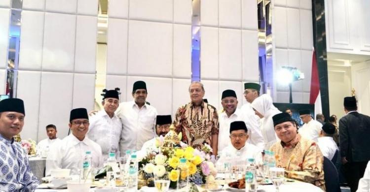 Ketum Golkar Airlangga Hartarto saat hadir di buka puasa Partai Nasdem. (Ist)