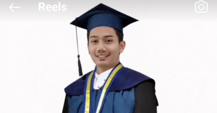 Almarhum Eril Sah Jadi Sarjana Teknik Mesin ITB, Kang Emil Hadiri Wisuda In Absentia Almarhum Emmeril Kahn Mumtaz atau Eril, putra Gubernur Jabar Ridwan Kamil diwisuda secara in absentia di ITB, Bandung, Sabtu (8/4). foto : Ist