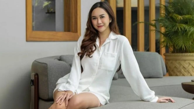 Aura Kasih Merasa Kesepian, Cari Calon Suami Seperti Ini (Foto : Istimewa)