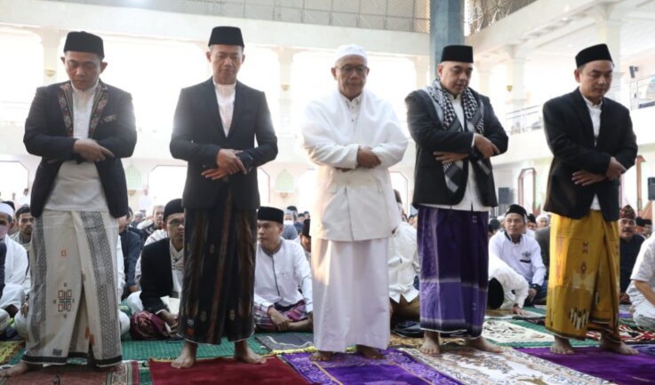 Bupati Tangerang dan Forkopimda Salat Idul Fitri di Masjid Agung Al-Amjad Tigaraksa Foto : Ist