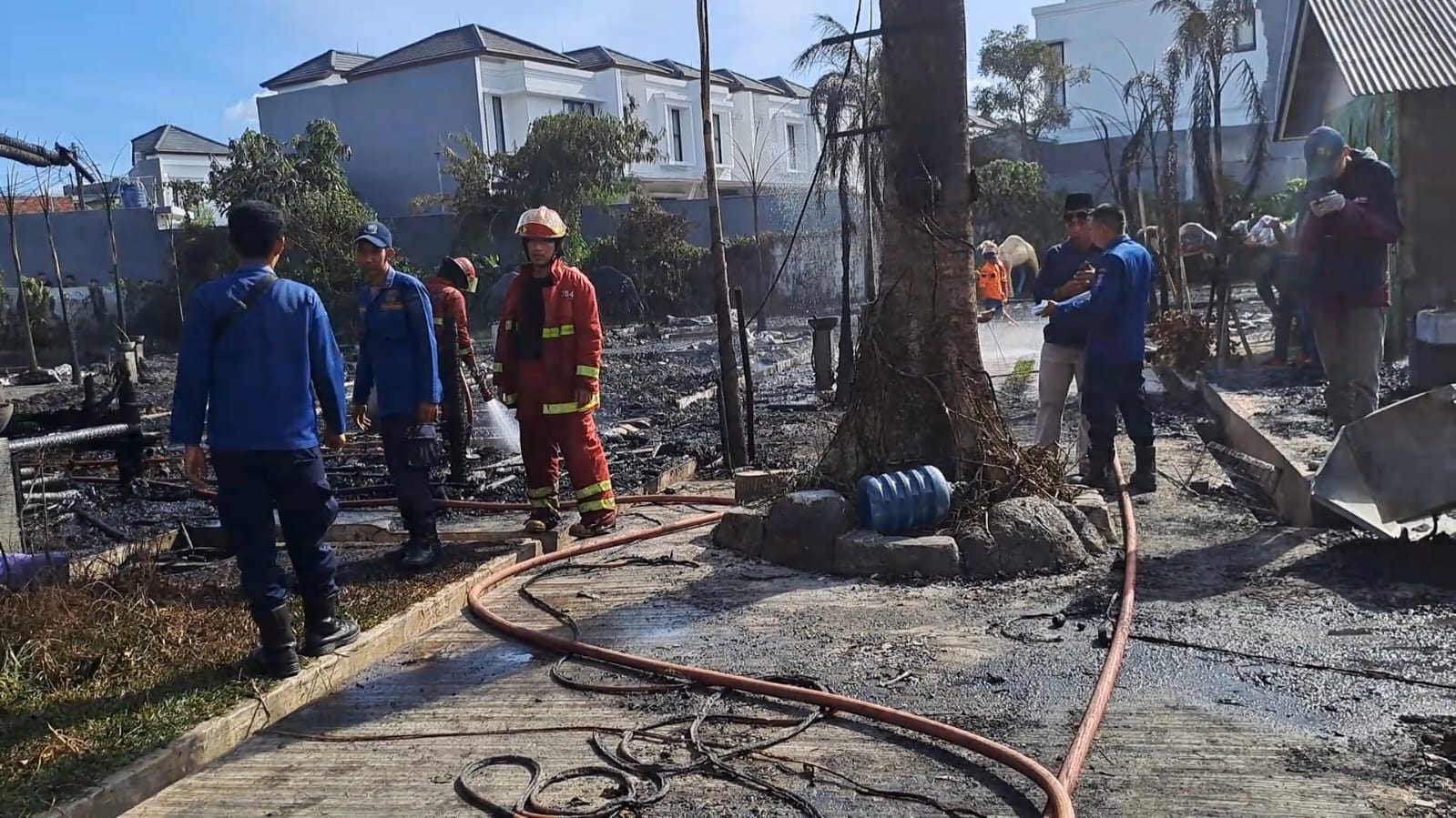 Diduga Korsleting Listrik, Rumah Makan Sunda di Ciputat Ludes Terbakar Foto: Ist
