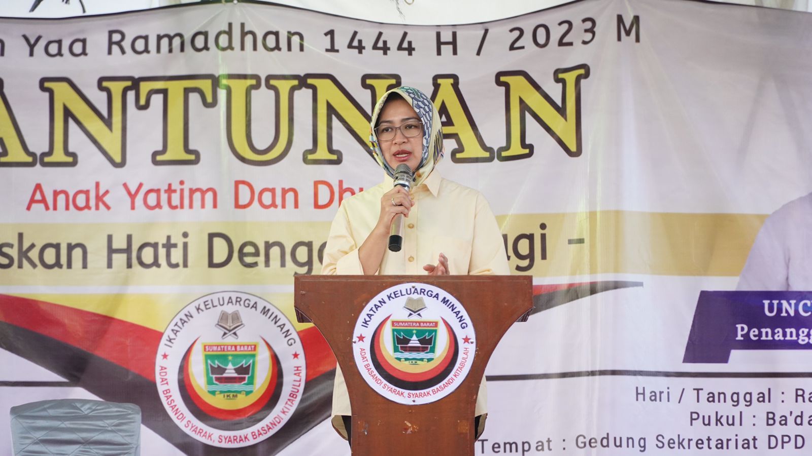 Airin Rachmi Diany menghadiri kegiatan santunan dan buka puasa bersama yang diselenggarakan oleh DPD Ikatan Keluarga Minang Kota Serang, Rabu (5/4). (Ist)