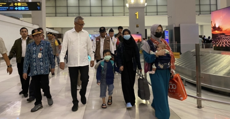 Hari Ini, 363 WNI Tahap II Evakuasi Sudan Tiba Di Tanah Air Sebanyak 363 WNI tahap II dari Sudan tiba di Soekarno Hatta. Foto : Ist