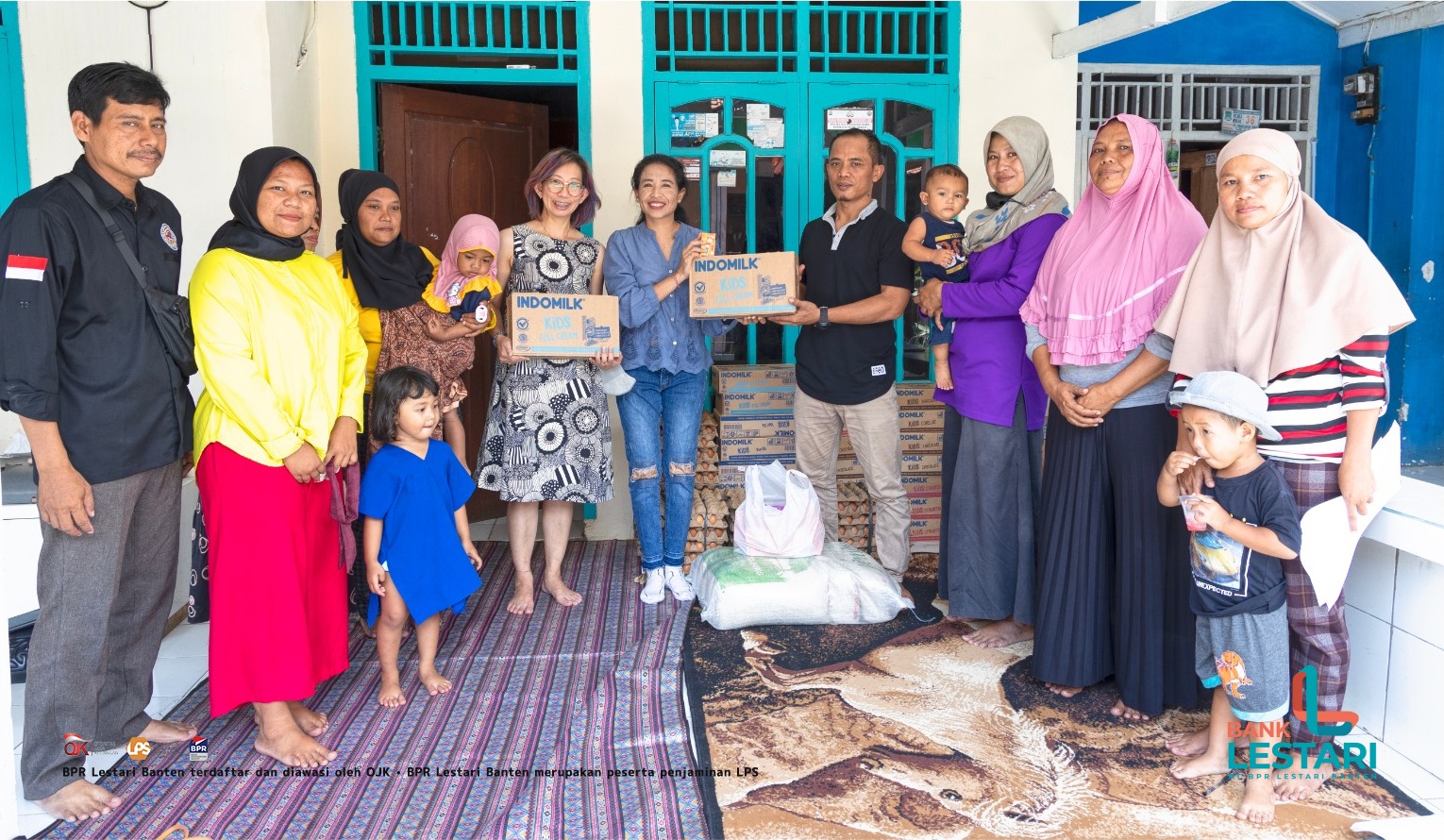 Kolaborasi bersama Rotary Club Tangerang, Bank Lestari Banten Berikan Bantuan Untuk Warga Kampung Kelapa Foto : Ist