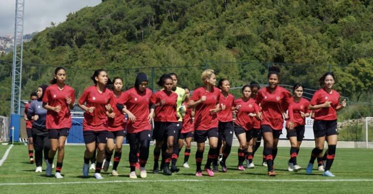 Timnas putri saat latihan di stadion Fouad Chehab, Jounieh, Lebanon, Kamis (6/4). (Ist)