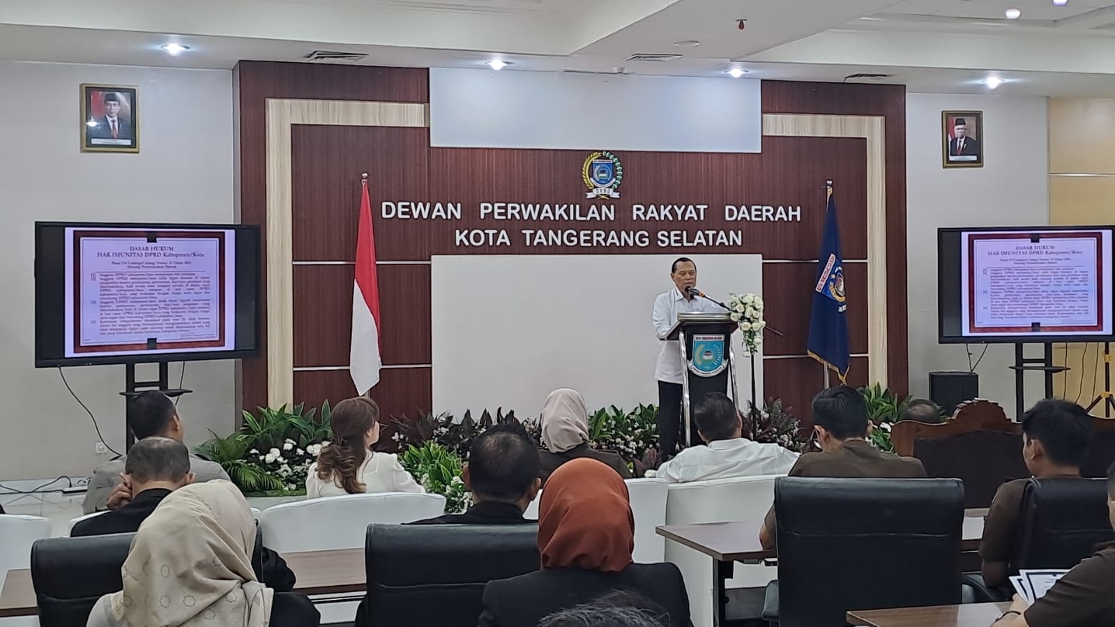 MKD DPR RI Kunjungi BK DPRD Tangsel Ketua Mahkamah Kehormatan Dewan (MKD) DPR-RI, Adang Daradjatun melakukan kunjungan kerja ke DPRD Kota Tangsel, Selasa (4/4). (Idral Mahdi/Tangselpos)