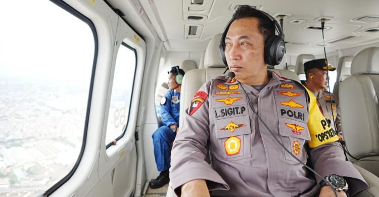 Naik Heli, Kapolri Tinjau Arus Balik Di Tol Kalikangkung-Cikampek Hingga Jalur Arteri Foto : Ist