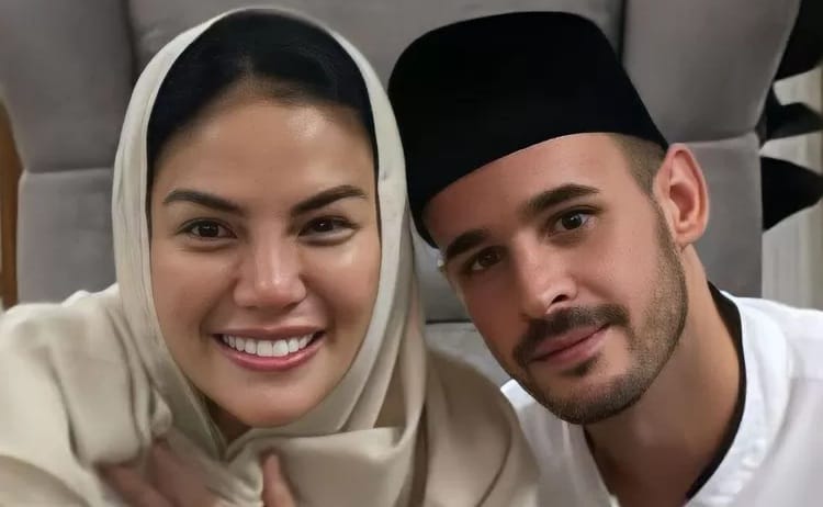 Nikita Mirzani Dilamar Sang Kekasih Antonio Dedola (Foto : Istimewa)