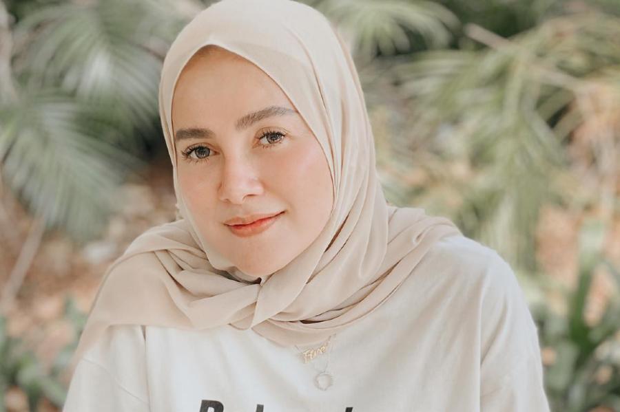 Olla Ramlan, Pakai Baju Ketat, Ditegur Dewi Sandra Foto : Ist