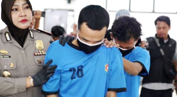 Para Pelaku Rampok Ikat dan Sayat Sopir Taksi Online di Tol Jagorawi para pelaku pembunuhan taksi online di Bogor berhasil diciduk Polres Bogor foto ; Ist
