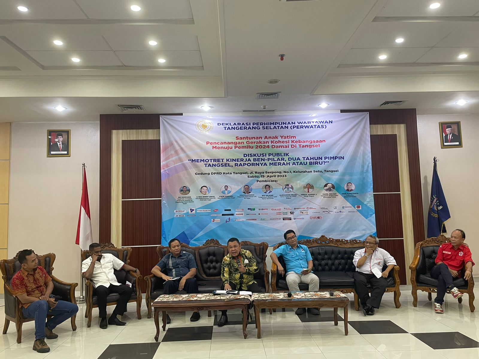 Pengamat Sebut Ben-Pilar Sukses Di 5 Program Suasana diskusi publik yang digelar di ruang aspirasi gedung DPRD Kota Tangsel, Sabtu. (dra)