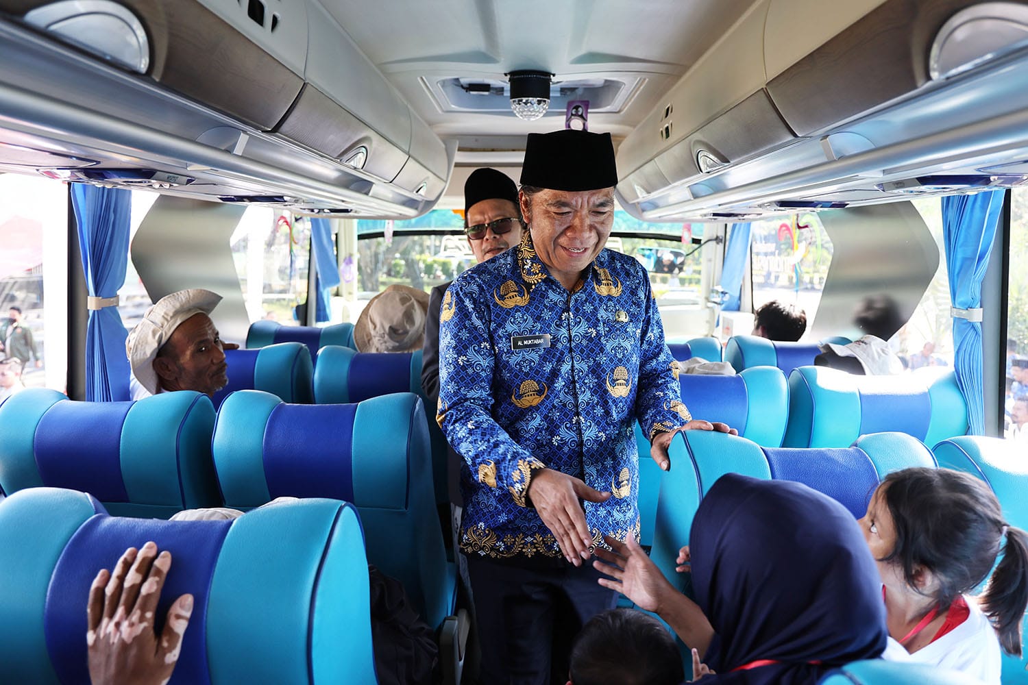 Pj Gubernur Al Muktabar Lepas 20 Bus Mudik Gratis Pemprov Banten Foto : Ist