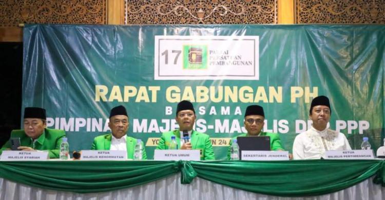 Plt. Ketum Mardiono Pimpin Rapat Pencalegan Dan Capres PPP Rapat Pengurus Harian PPP di Yogyakarta. Foto : Ist