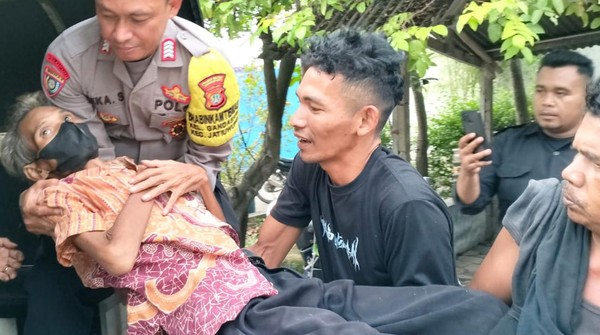 Pria Paruh Baya yang Lumpuh Ditelantarkan Anaknya di Pinggir Jalan Tangerang Foto: Ist