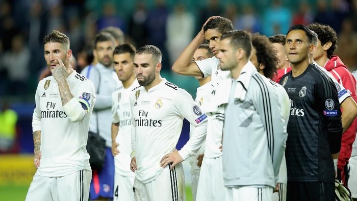 Real Madrid Gagal Susul Barcelona Para pemain Real Madrid tertunduk lesu saat kalah 2-3 dari Villarreal. (Ist)