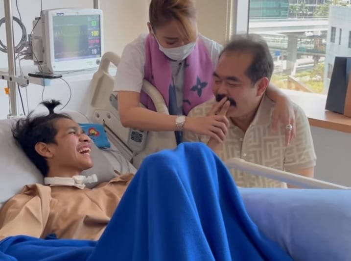 Senyum Terpancar dari Wajah David Ozora Saat Pegang Kumis Adam Suseno (Foto : IG)