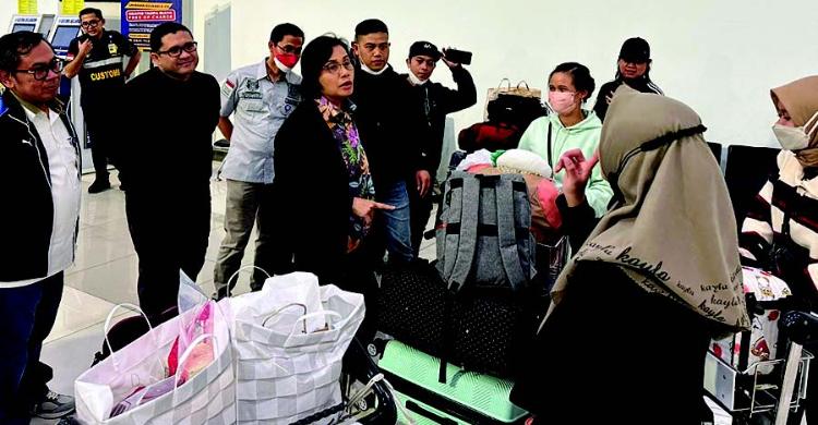 Setelah Panen Kritik Lewat Apron Sri Mul Kini Pilih Lewat Jalur Biasa. Foto ; Ist