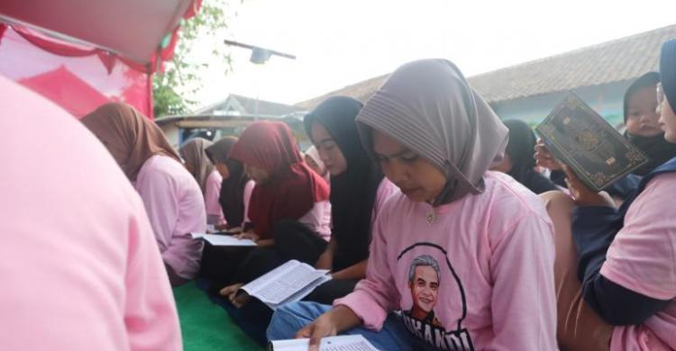 Srikandi Ganjar Banten Ajak Perempuan Khotmil Al-Quran foto : Ist