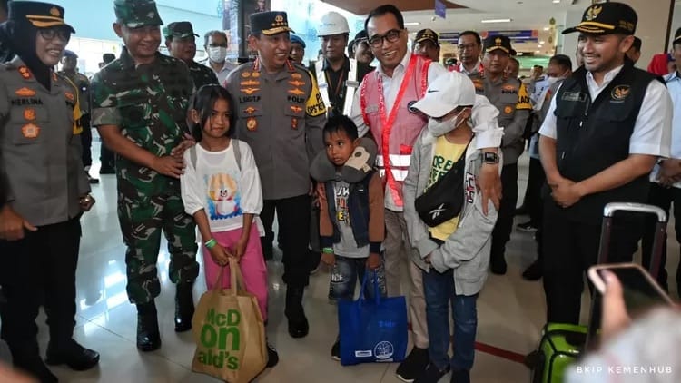Tinjau Bandara Soetta Bareng Kapolri, Menhub: H-3, Jumlah Pergerakan Pesawat Meningkat Tajam Foto: Ist