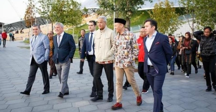 Tokoh Muda NU: Ganjar Sosok Capres Nasionalis, Dekat Dengan Kiai Dan Santri Ganjar Pramowo bersama tokoh muda NU Witjaksono (berpeci). Foto : Ist