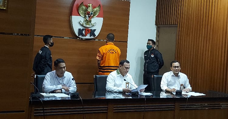 Usai Diperiksa 6,5 Jam, Rafael Alun Ditahan KPK foto : Ist
