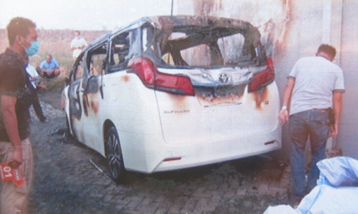 Via Vallen Jual Bangkai Mobil Alphard yang Dibakar Fans 3 Tahun Lalu Foto : Ist
