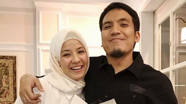 10 Tahun Nikah, Desta Gugat Cerai Caca, Postingan Lebaran Disorot Netizen Foto : Ist