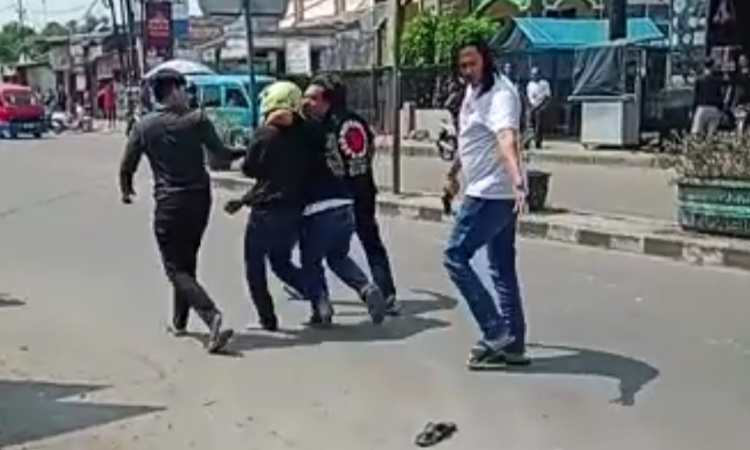 3 Pelaku Spesialis Pecah Kaca dan Gembos Ban, Berhasil Diamankan Aparat Polres Lebak Foto : Ist