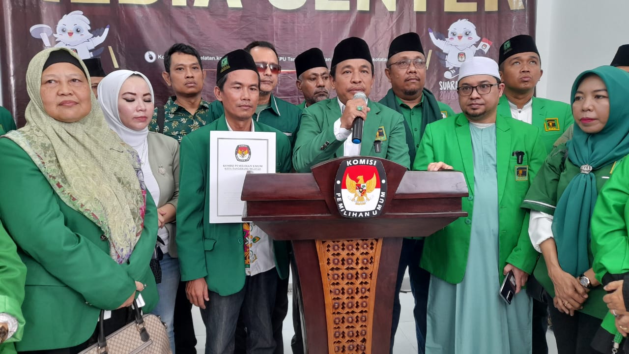 DPC PPP Kota Tangsel mendaftarkan bacalegnya ke KPU Kota Tangsel, beberapa bacaleg dari PPP merupakan mantan dewan di DPRD Kota Tangsel. (dra)