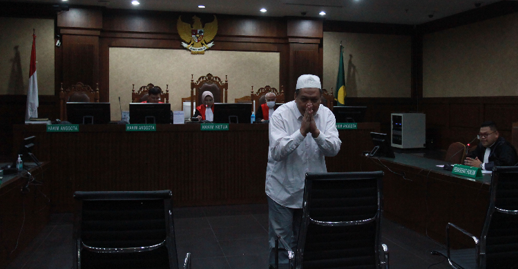 Begini, Modus Main Perkaranya AKBP Bambang Kayun saat menjalani sidang di Tipikor. Foto : Ist