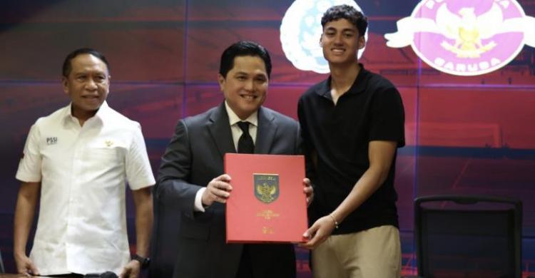 Bikin Timnas Makin Ngetop, Erick Siapkan 3 Langkah Sistematis Ketum PSSI Erick Thohir saat jumpa pers di kantor PSSI. Foto ; Ist
