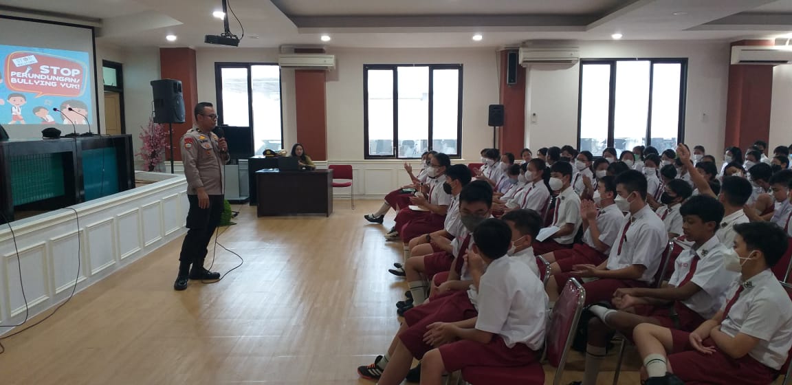 Cegah Perundungan, Polres Beri Penyuluhan Siswa SD Polres Tangsel terus menggencarkan penyuluhan dan bimbingan kepada para pelajar untuk mencegah prakter perundungan kepada anak-anak.(dra)