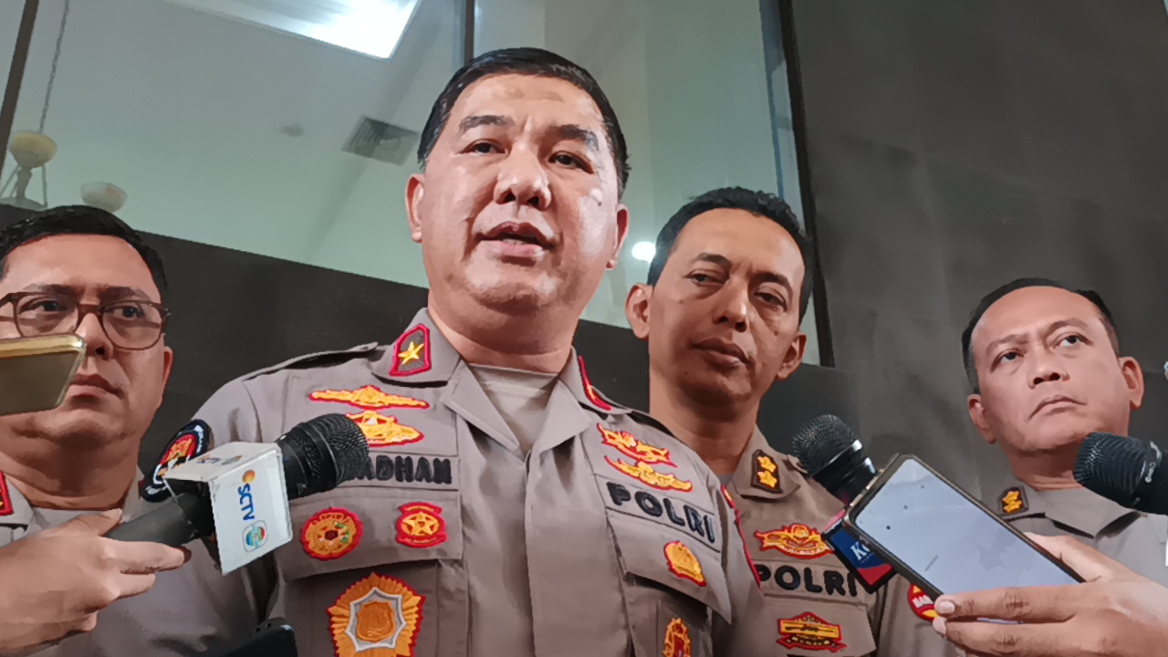 Densus 88 Ringkus 2 Tersangka Teroris Di Jatim Karo Penmas Divisi Humas Polri Brigjen Ahmad Ramadan. Foto : Ist
