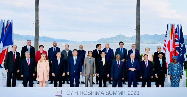 Di Pertemuan G-7, Jokowi Kembali Jadi Bintang Foto : Setpres