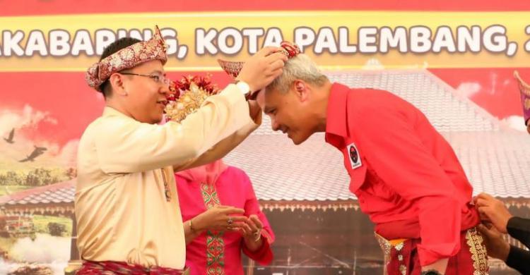 Disematkan Tanjak Melayu Foto : Ist