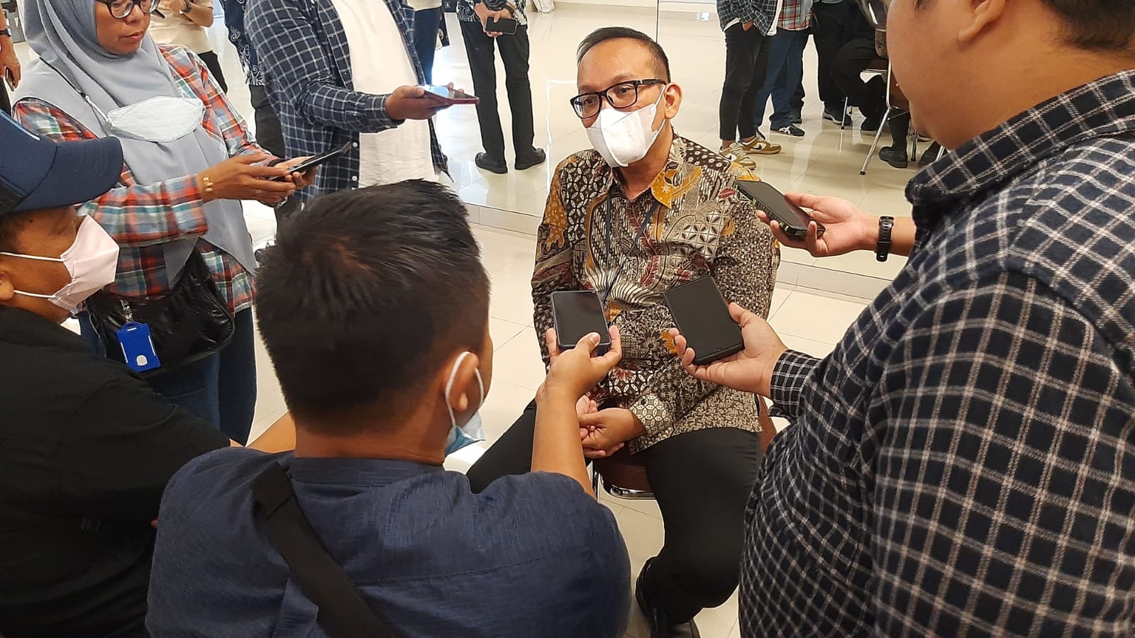 Eka Hospital Group Akuisisi Tiga Rumah Sakit Direktur Sales Eka Hospital Group, Octdy Herawan saat memberikan keterangan kepada wartawan. (tangselpos.id/irw)