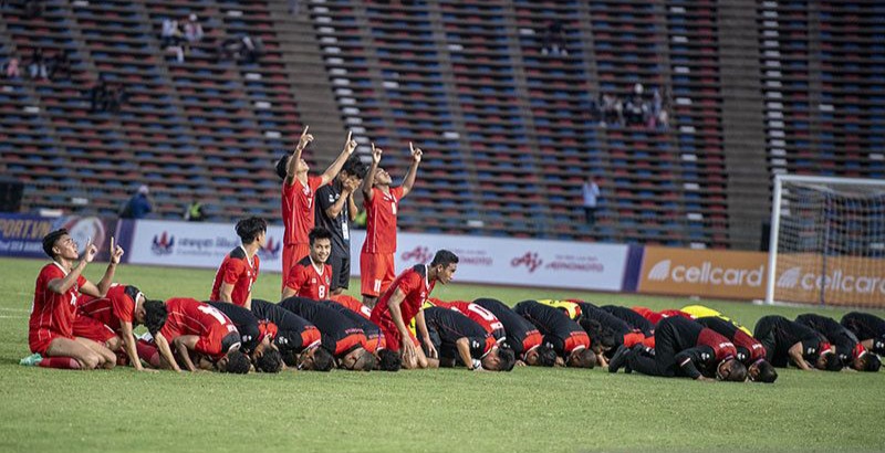 Sujud sukur Garuda Muda. Foto : Ist