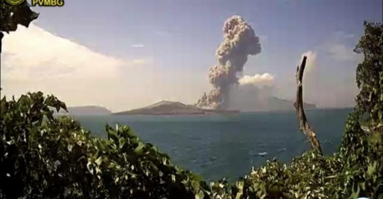 Gunung Anak Krakatau Batuk Lagi, Tinggi Kolom Abu 2.500 Meter Foto : Ist