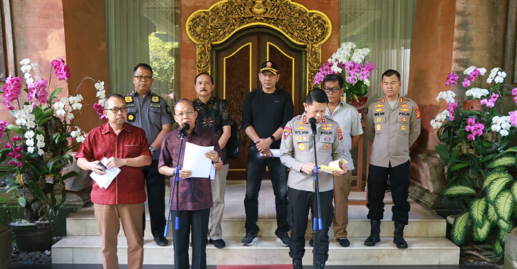 Gubernur Bali beserta Forkopimda saat konferensi pers. Foto : Ist