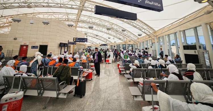 Haji 2023 Jamaah haji Indonesia saat menunggu pesawat Saudi Airlines. Foto : Ist