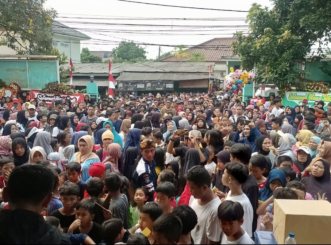 HUT Kelurahan Pamulang Timur Ke-43 Tahun Ribuan warga Pamulang Timur memadati Kantor kelurahan pada acara puncak HUT Kelurahan Pamulang ke 43 Tahun.(din)