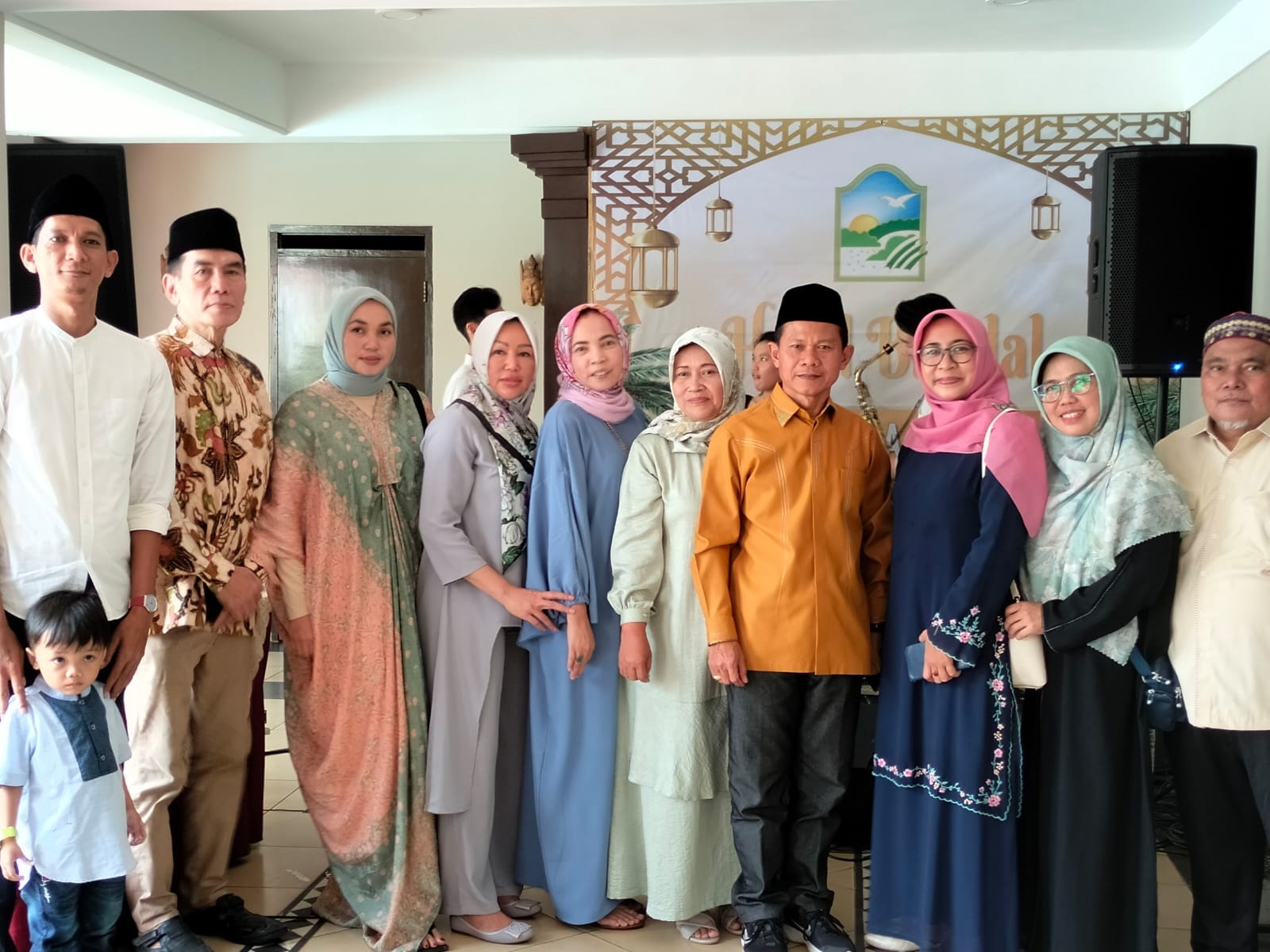 Ikatan Keluarga Warga Villa Cendana Selenggarakan Halal Bihalal Ikatan Keluarga Warga (IKW) Villa Cendana, Kelurahan Cempaka Putih menggelar Halal Bi Halal, RT 06 RW 08. (din)