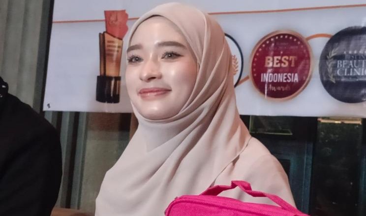 Inara Rusli Kerja Depan Kamera Lagi Tanpa Cadar, Perasaannya Campur Aduk Foto : Ist