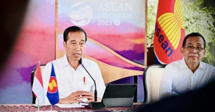 Presiden Jokowi dalam konferensi pers di Hotel Meruorah, Kabupaten Manggarai Barat, Nusa Tenggara Timur (NTT)   Foto : Setpres