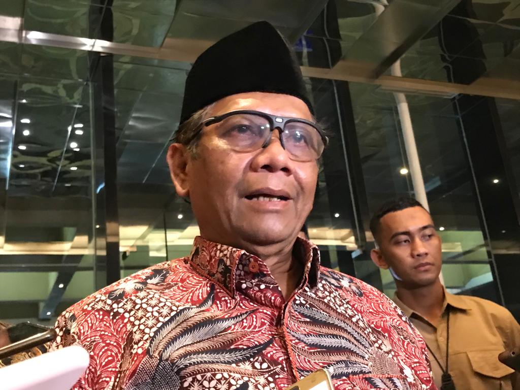 Jokowi Tunjuk Mahfud Sebagai Plt Menkominfo, Pengganti Plate Foto : Ist
