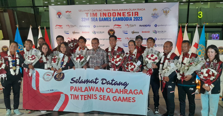 Ketua Umum PELTI: Prestasi Tenis Indonesia Di SEA Games Kamboja Luar Biasa Tim tenis Indonesia sudah kembali ke tanah air. Foto : Ist